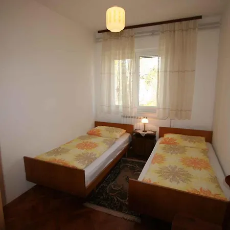 Apartment In Silo/insel Krk 14533